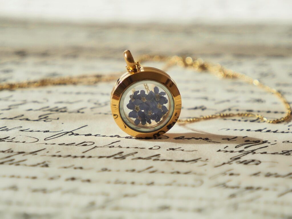 Bijoux artisanaux à Paris : savoir-faire, symbolique et modernité