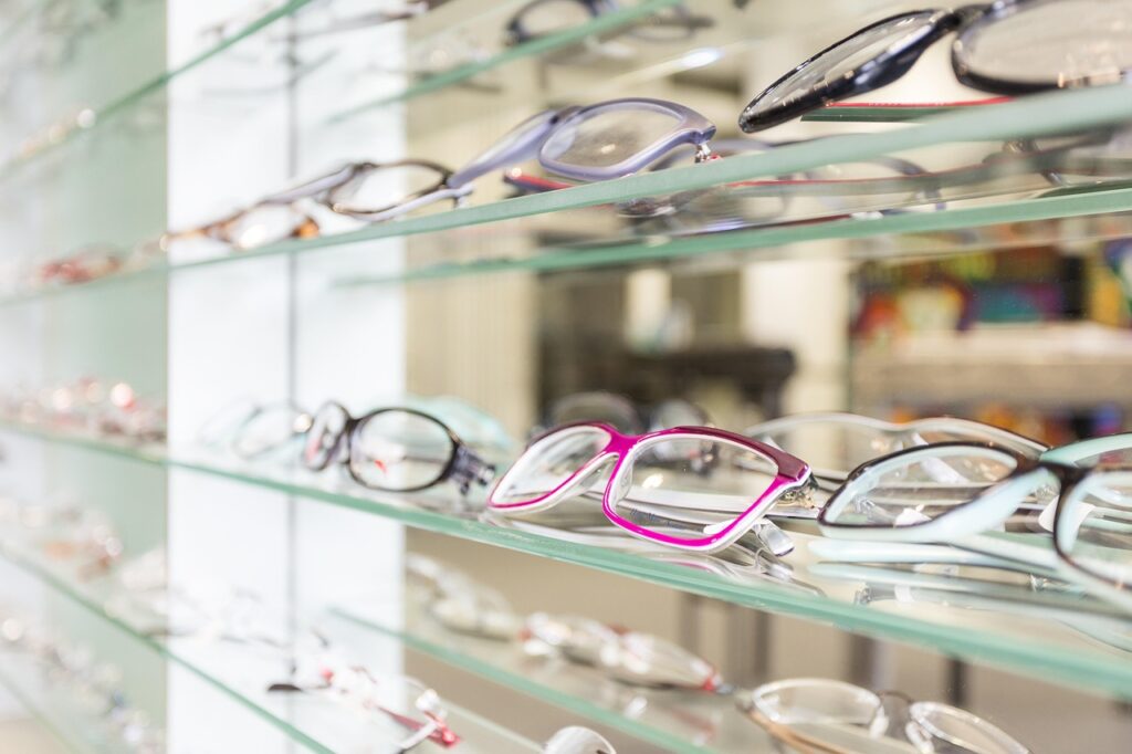 Comment choisir ses lunettes pour sublimer son visage et son style ? Les astuces mode de Visionet
