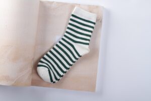Pourquoi les chaussettes à paillettes sont le nouvel accessoire mode incontournable ?