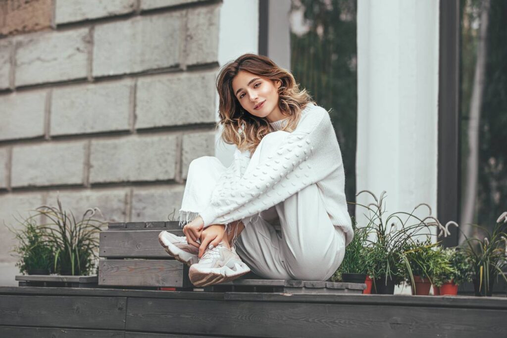 construire style urbain avec sneakers vintage